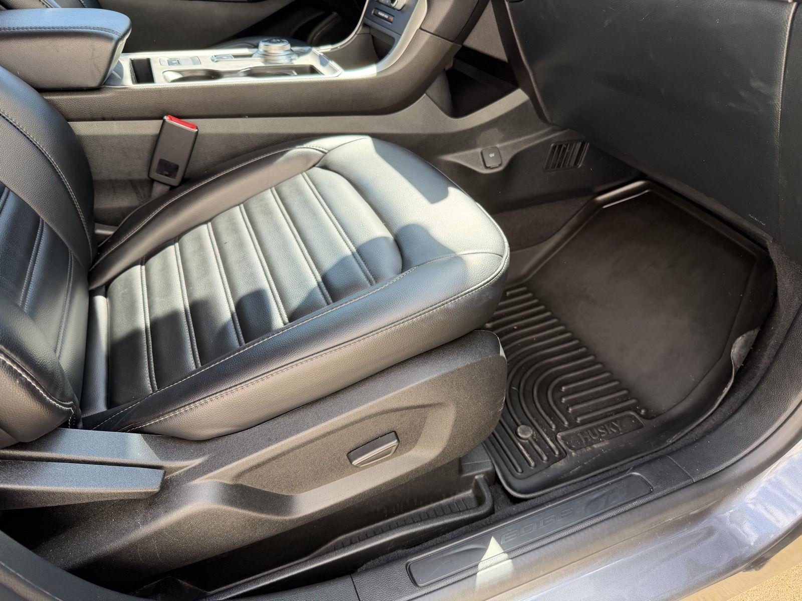 Vehicle photo 16