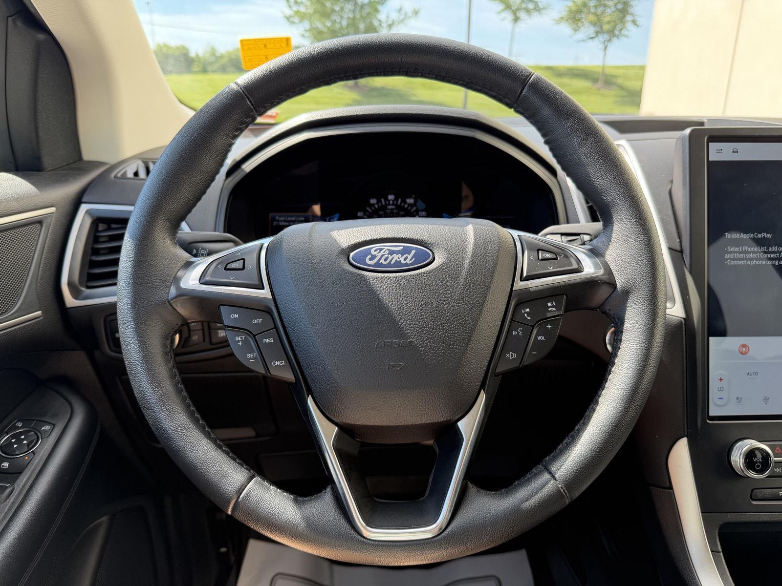 Vehicle photo 21