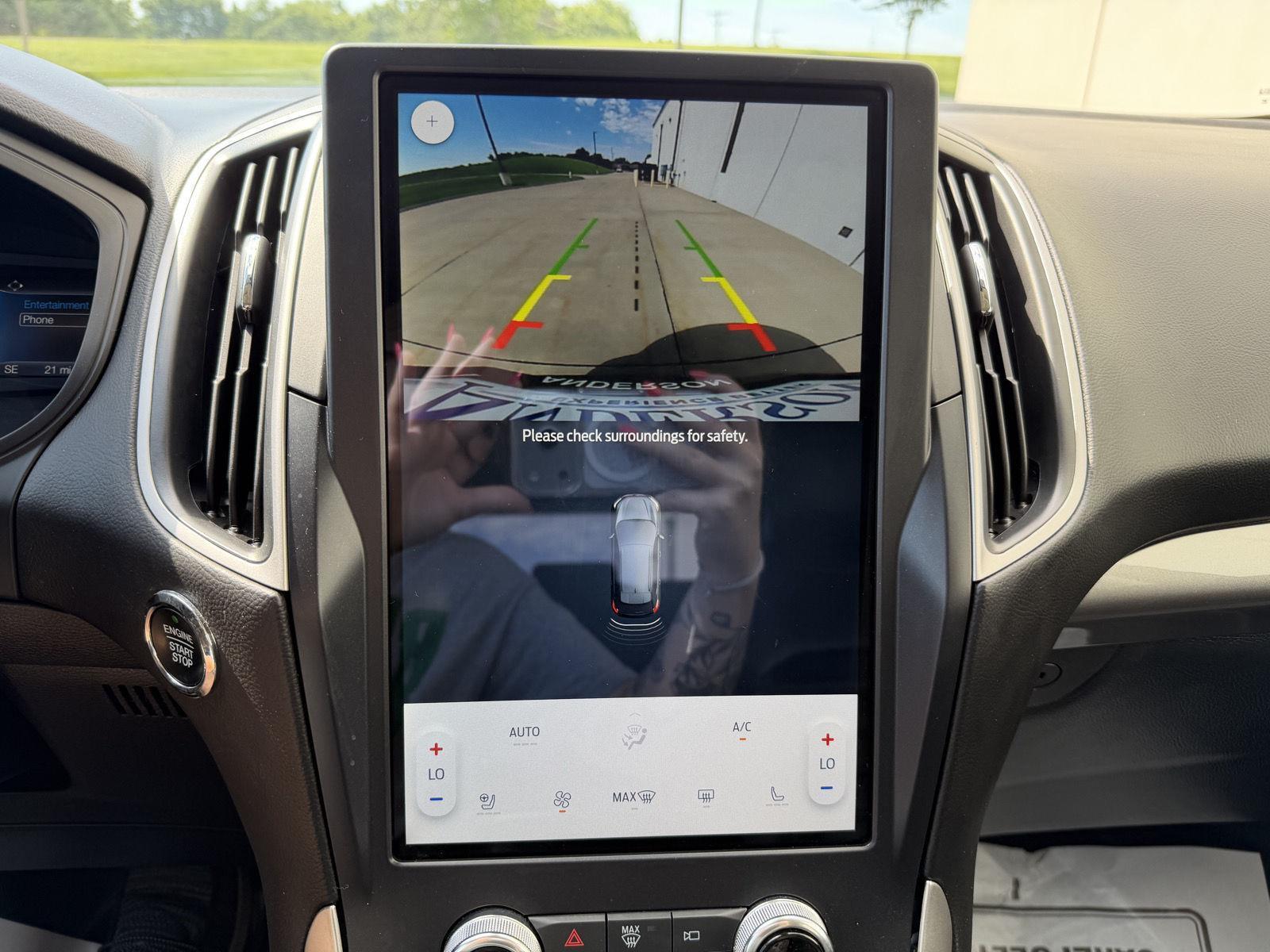 Vehicle photo 23