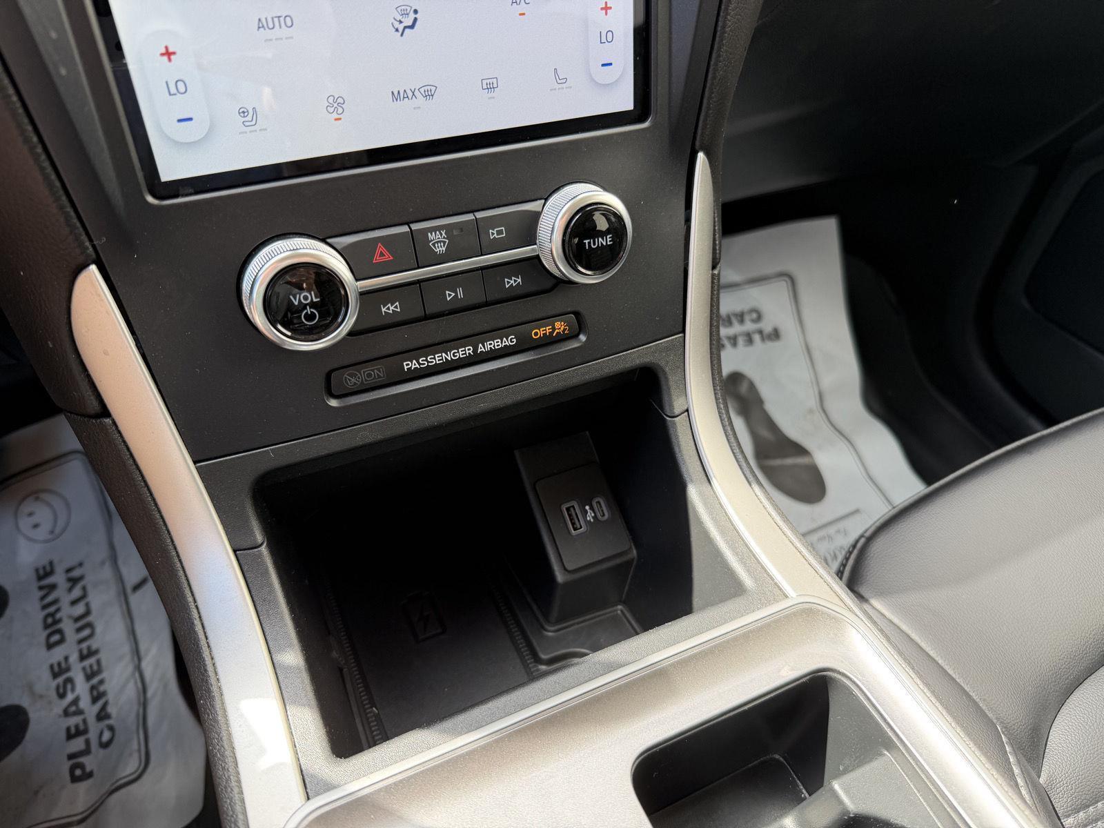 Vehicle photo 24