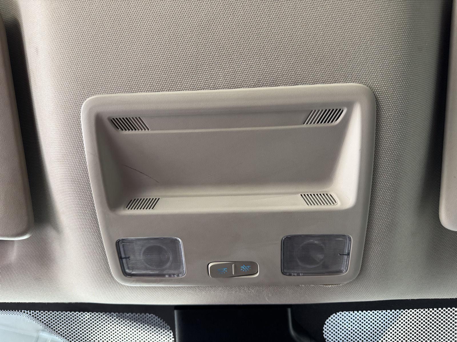 Vehicle photo 30