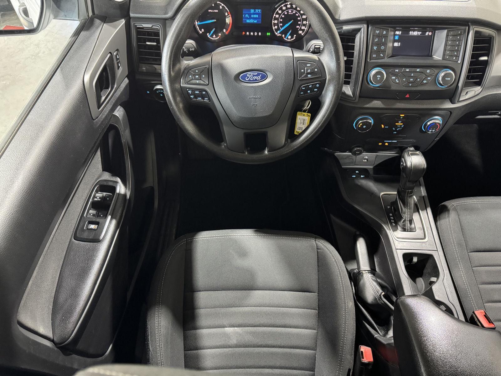 Vehicle photo 32