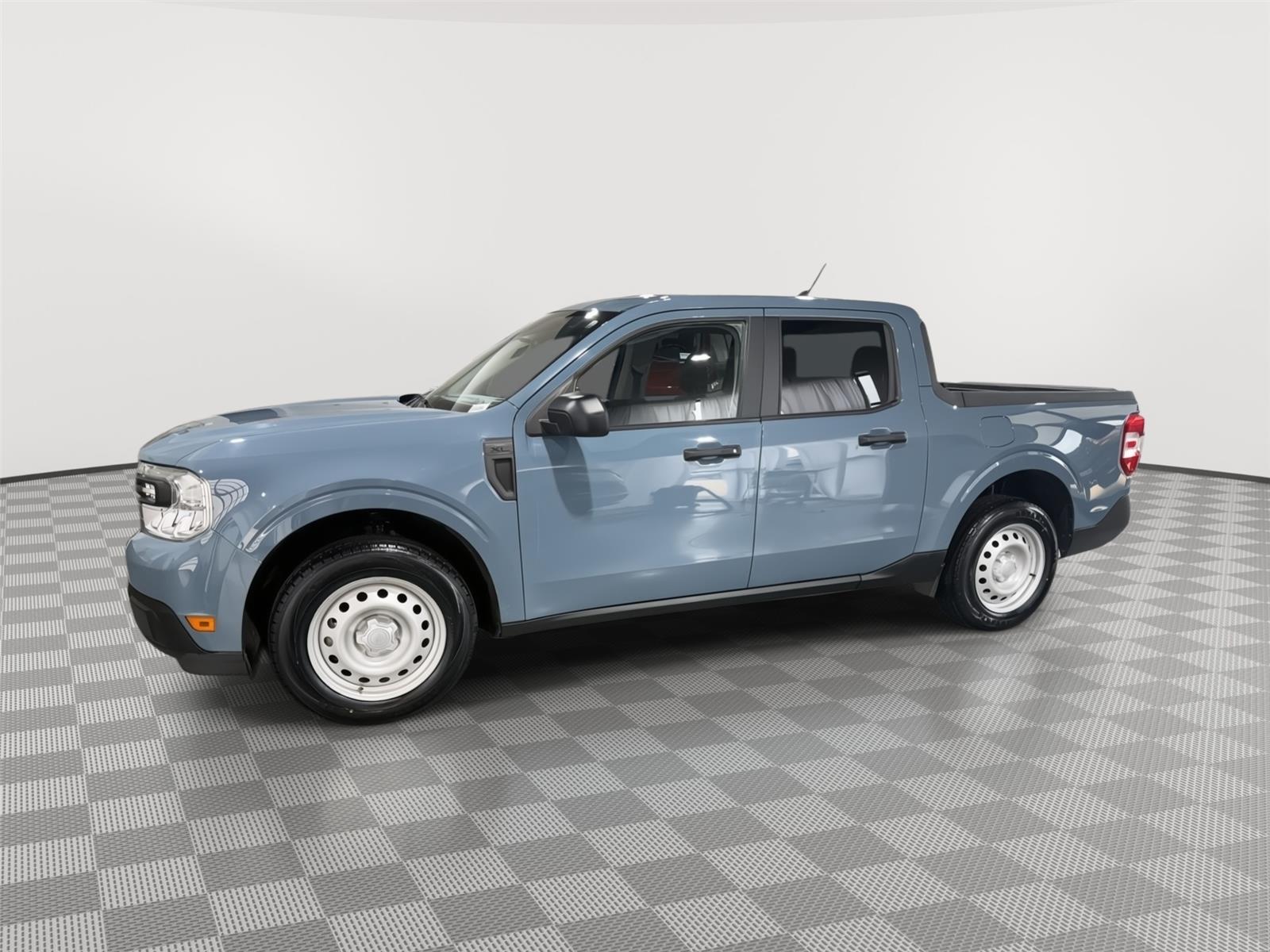 Vehicle photo 2