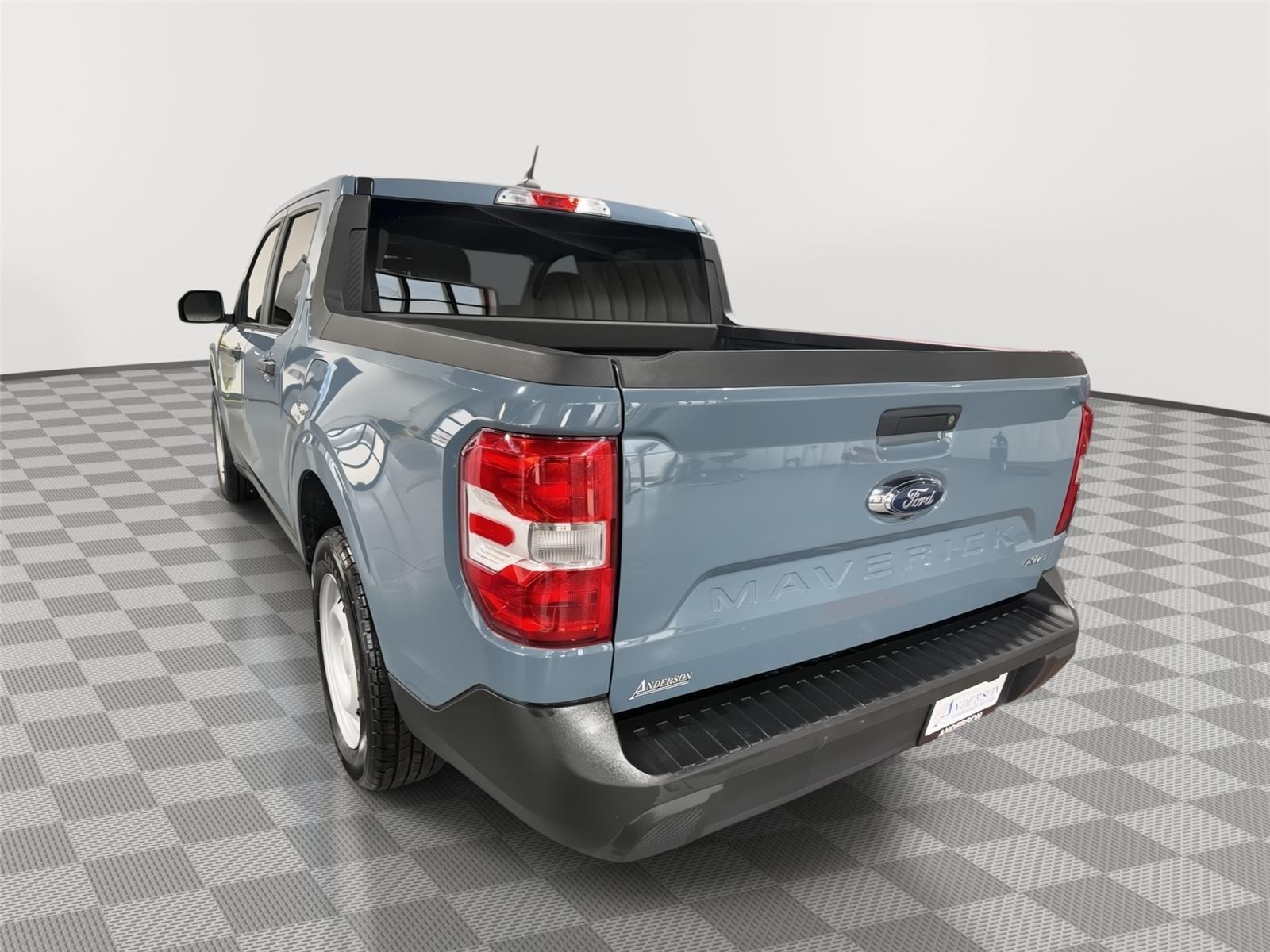 Vehicle photo 9