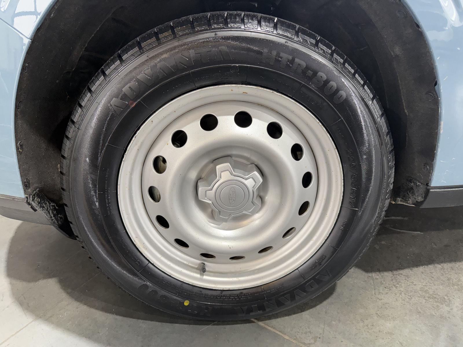 Vehicle photo 10