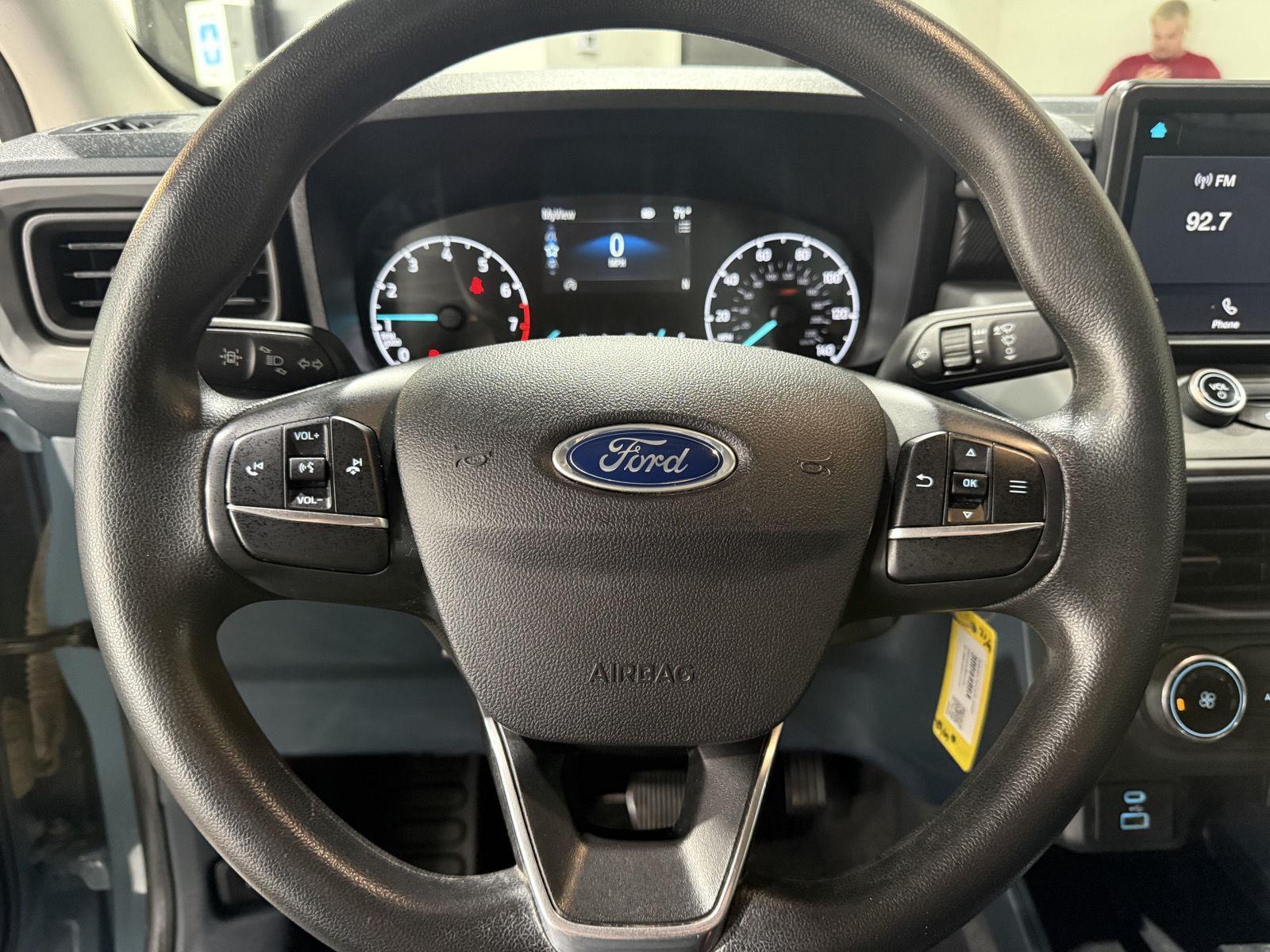 Vehicle photo 11