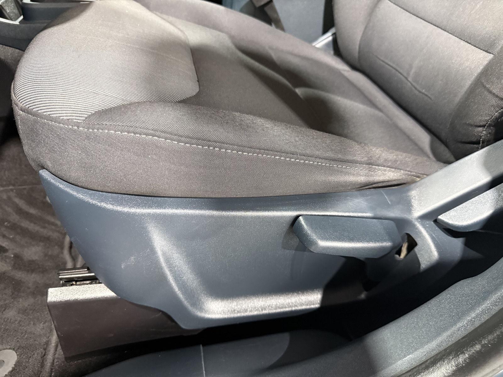 Vehicle photo 20