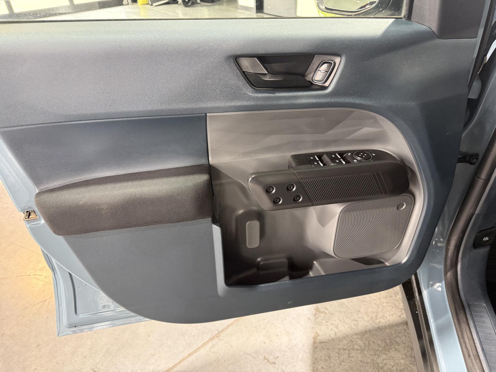 Vehicle photo 21