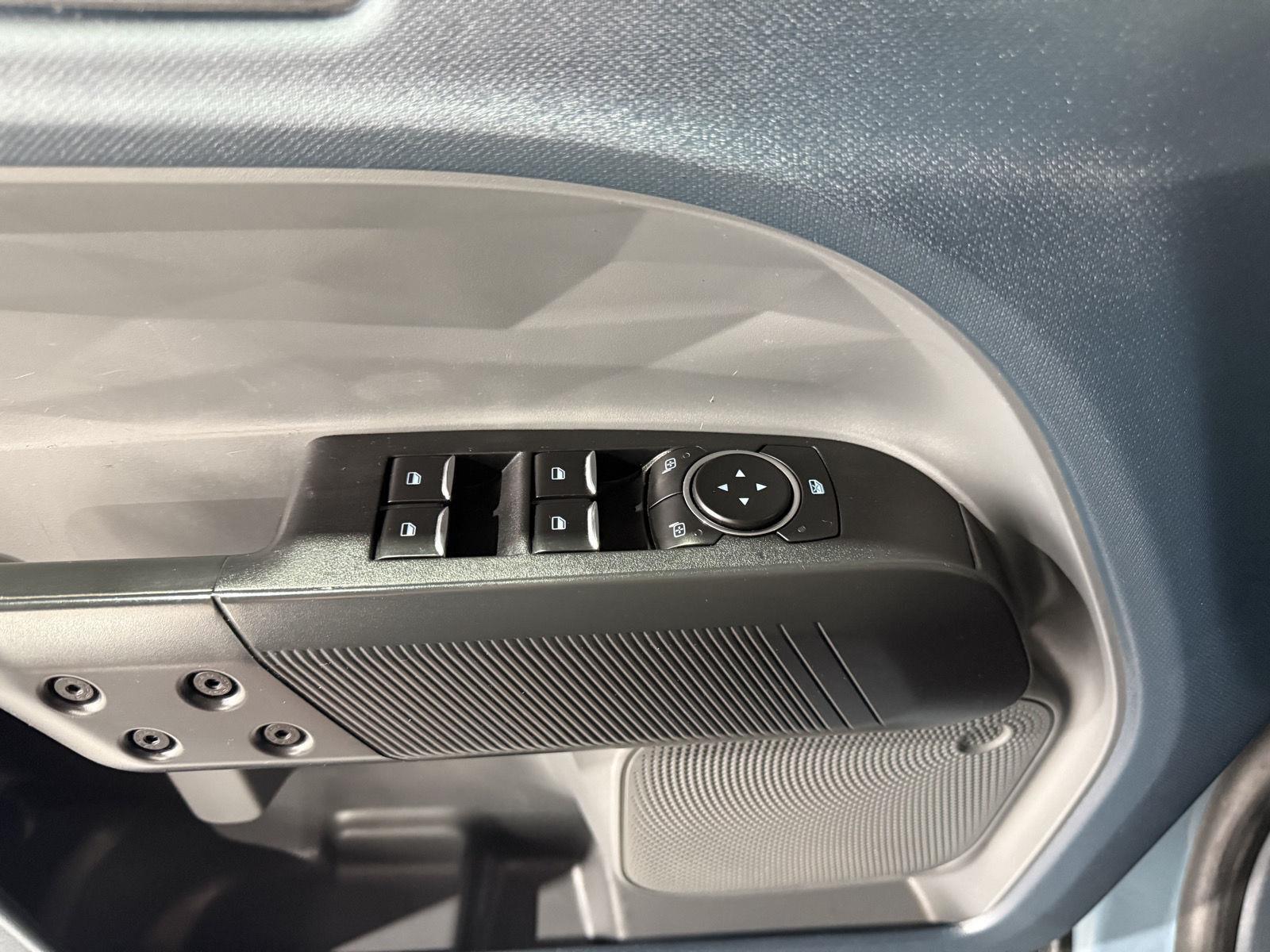 Vehicle photo 22