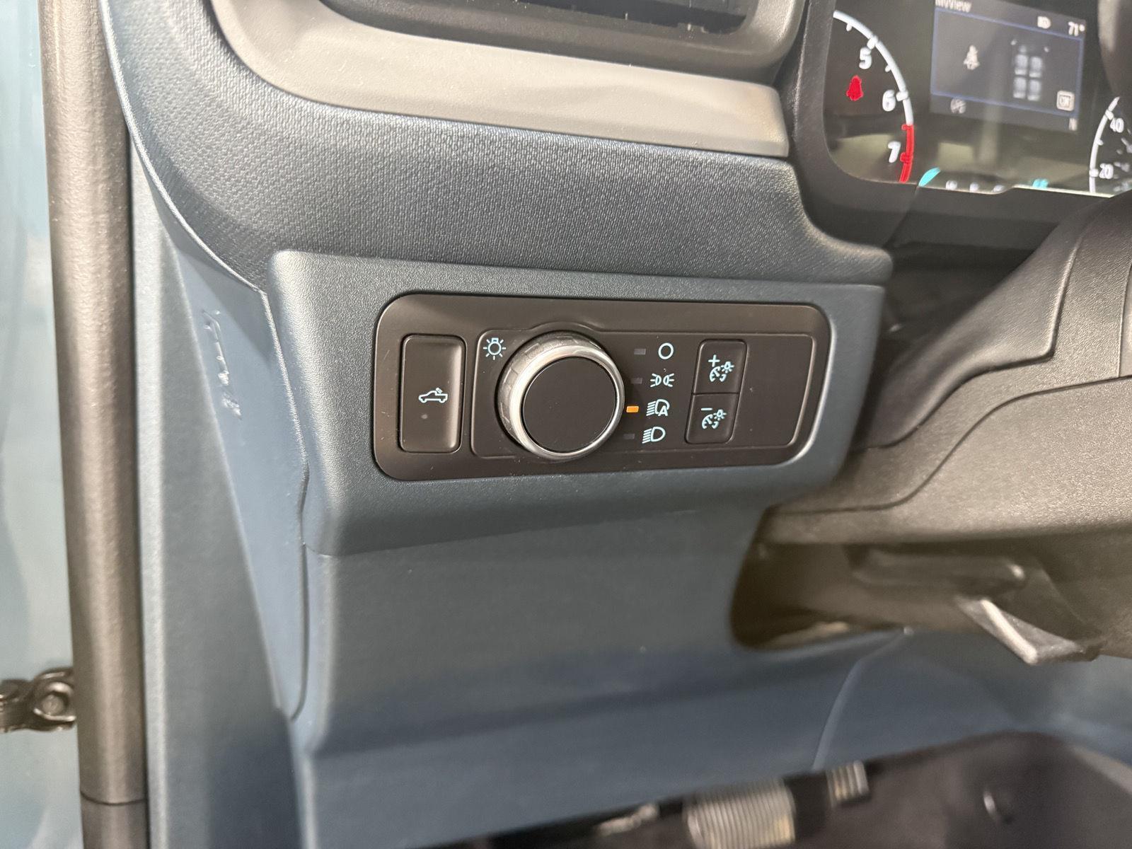 Vehicle photo 15