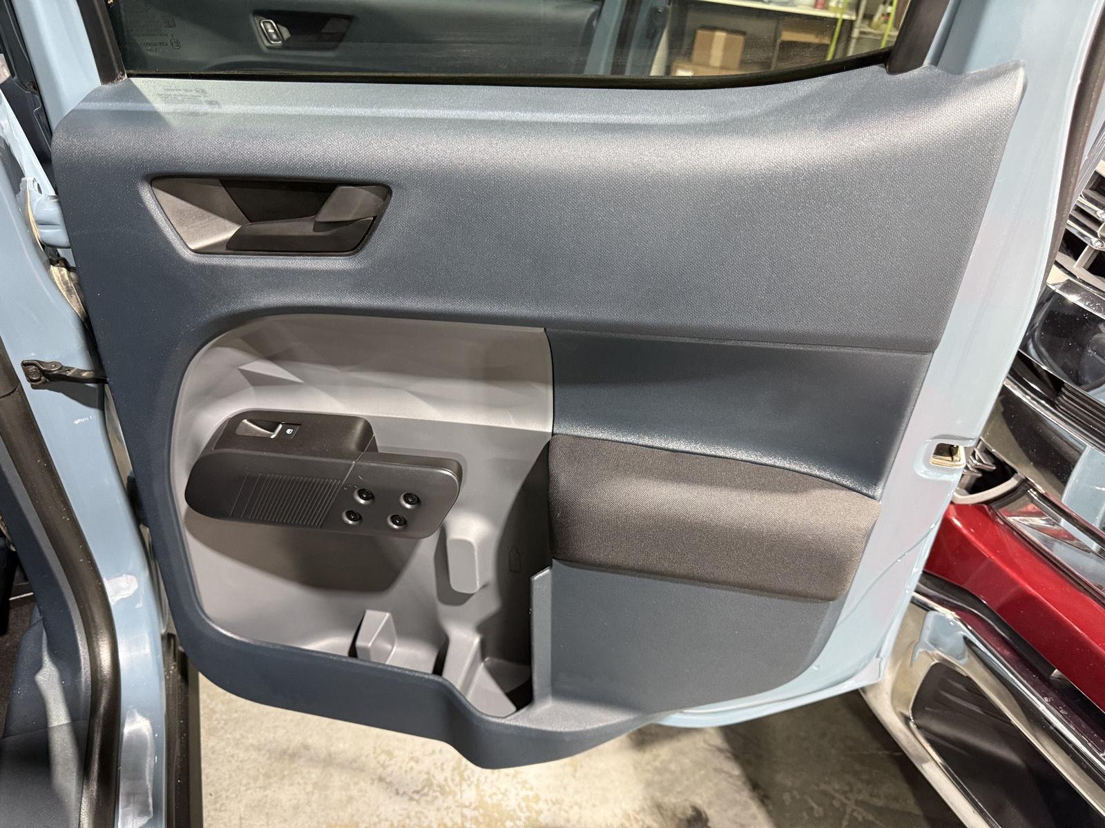 Vehicle photo 25