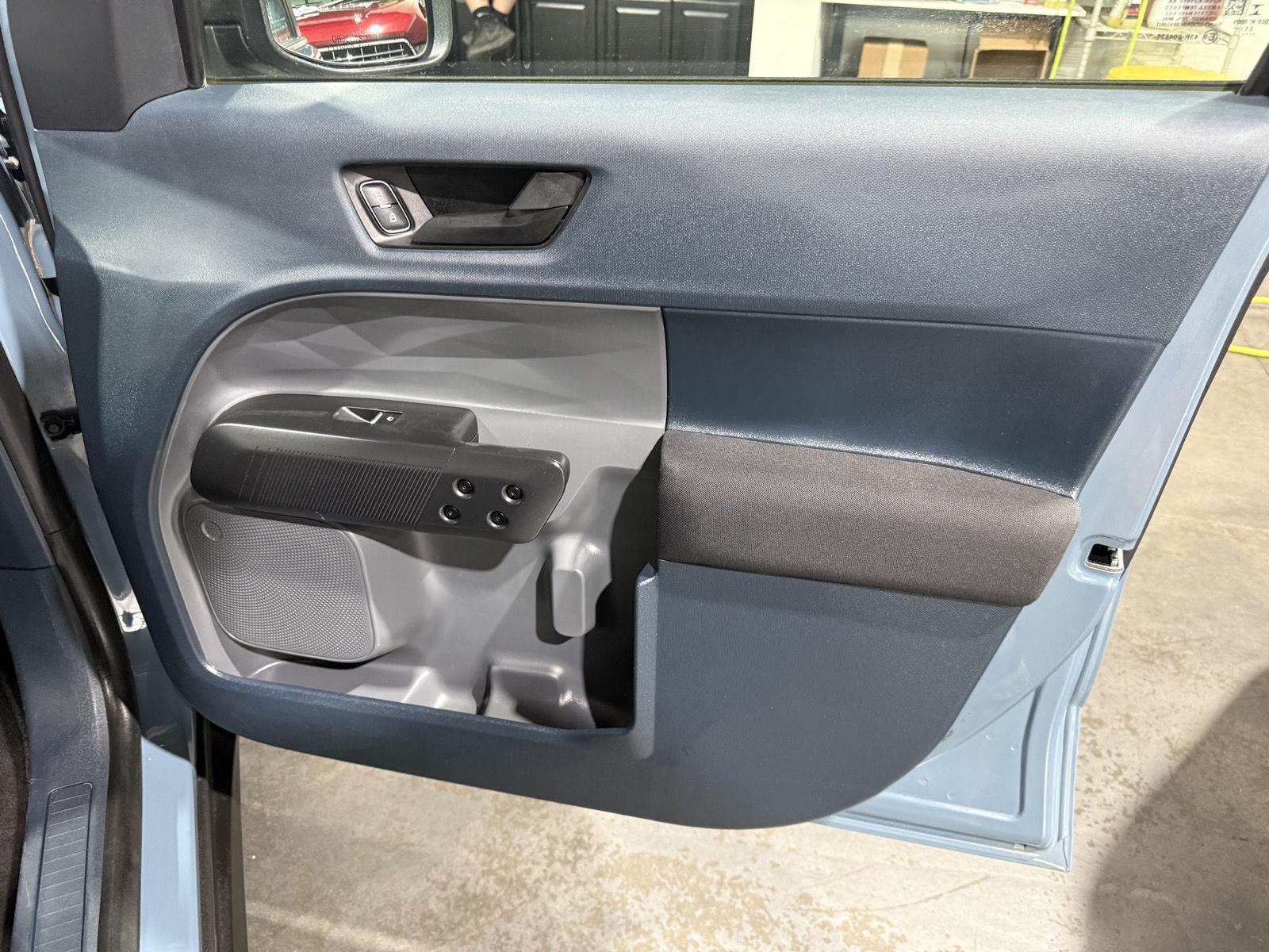 Vehicle photo 26