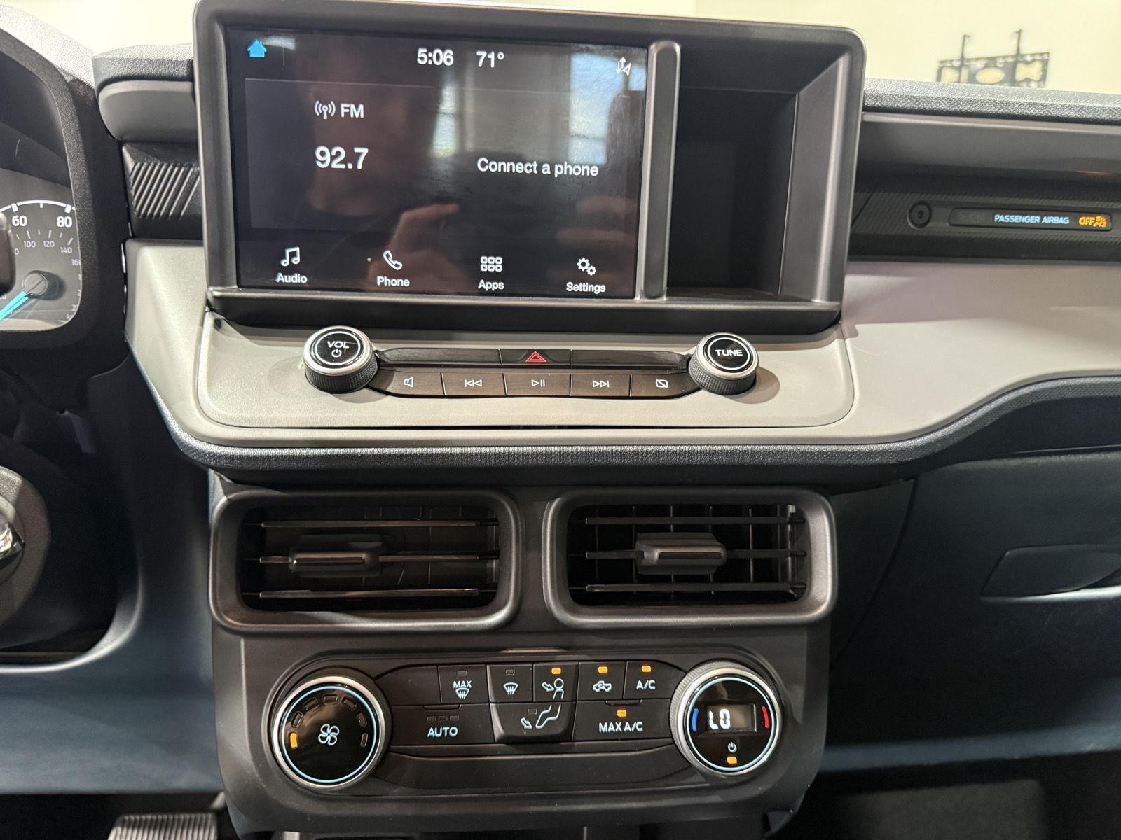 Vehicle photo 28