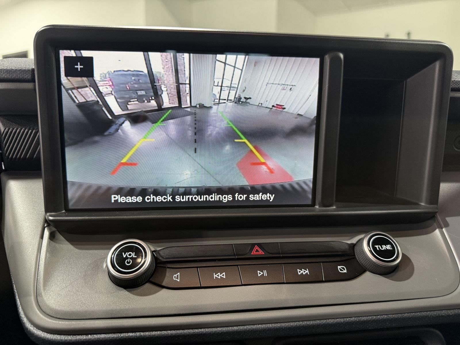 Vehicle photo 29