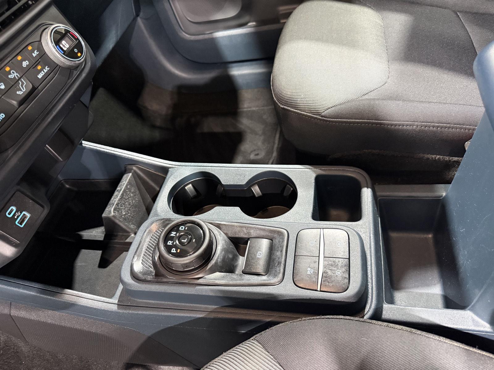 Vehicle photo 30