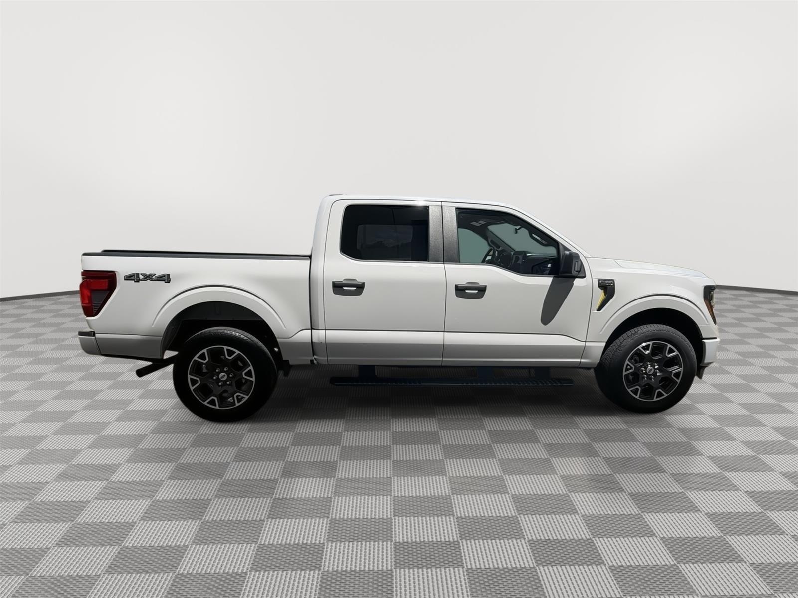 Vehicle photo 4