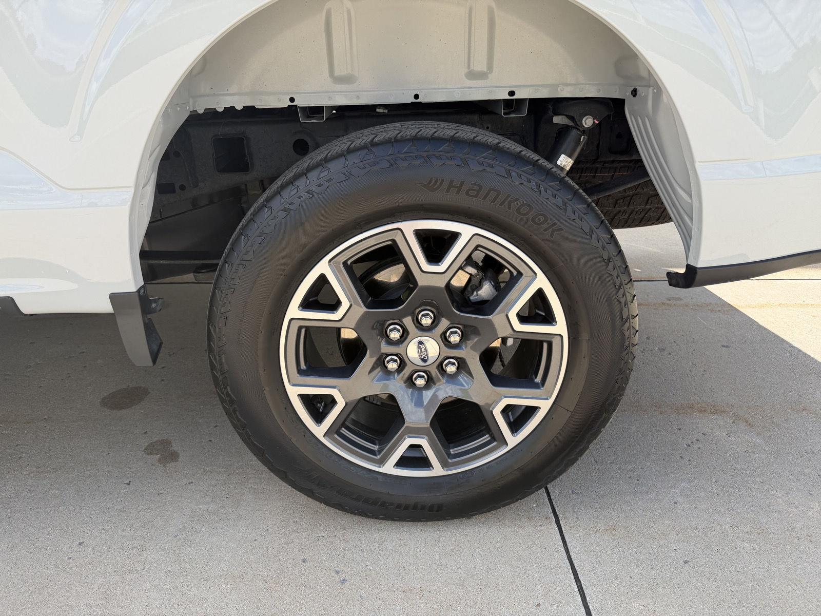 Vehicle photo 9