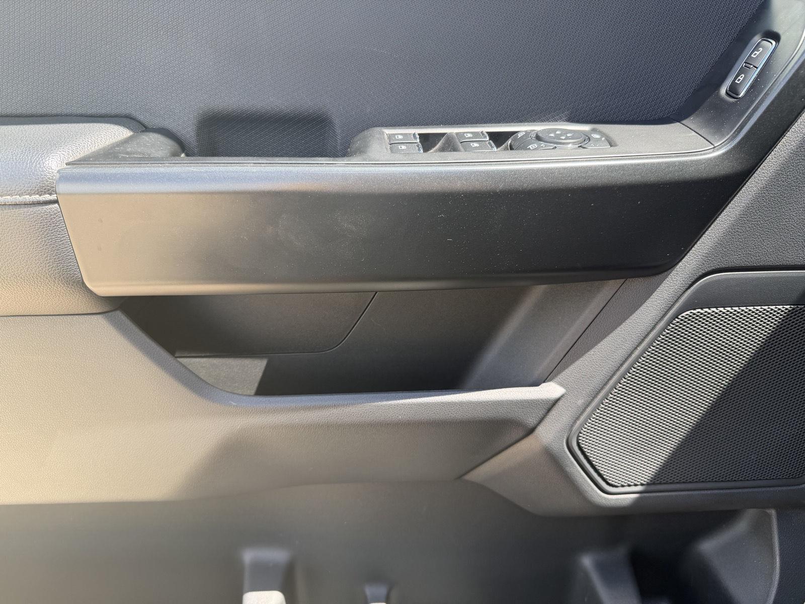 Vehicle photo 10