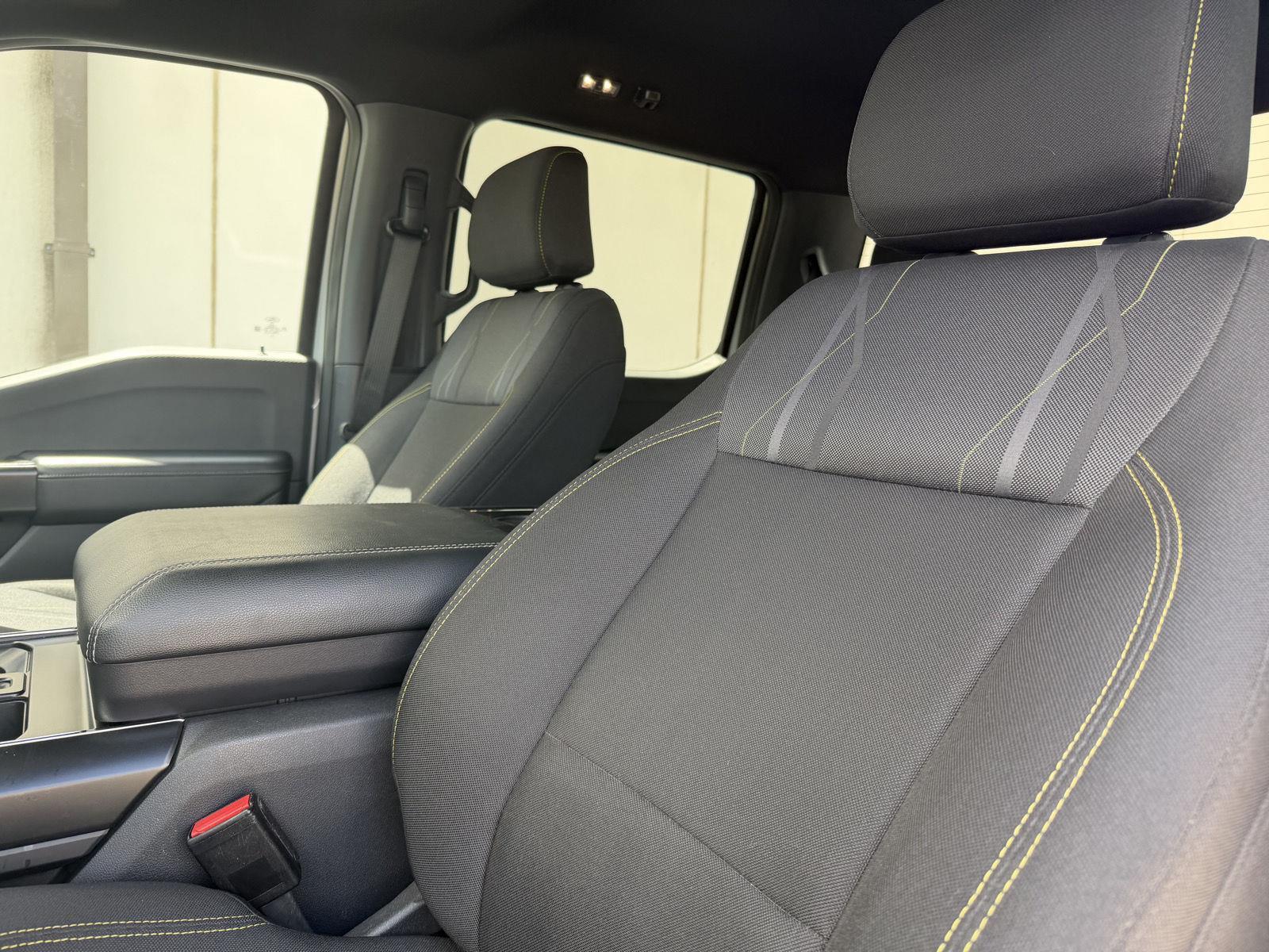 Vehicle photo 13