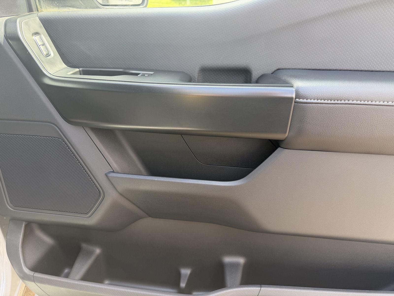 Vehicle photo 15