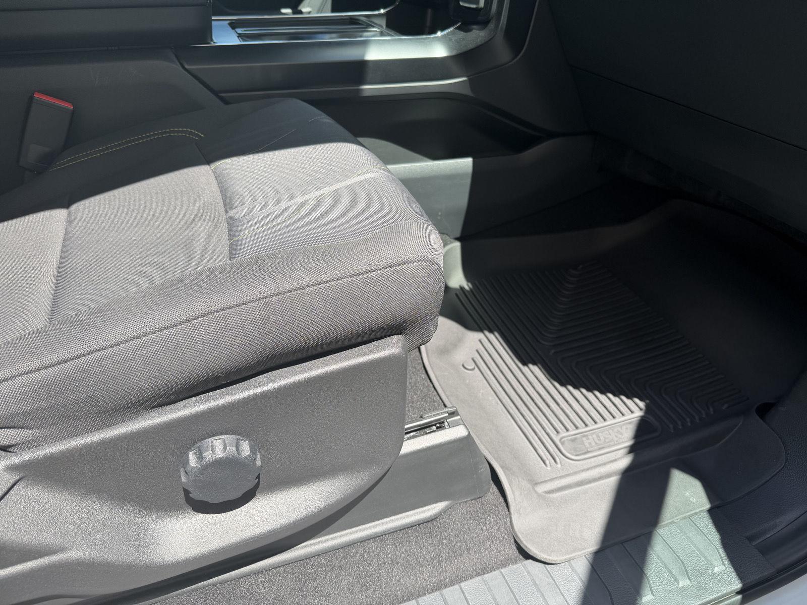 Vehicle photo 16