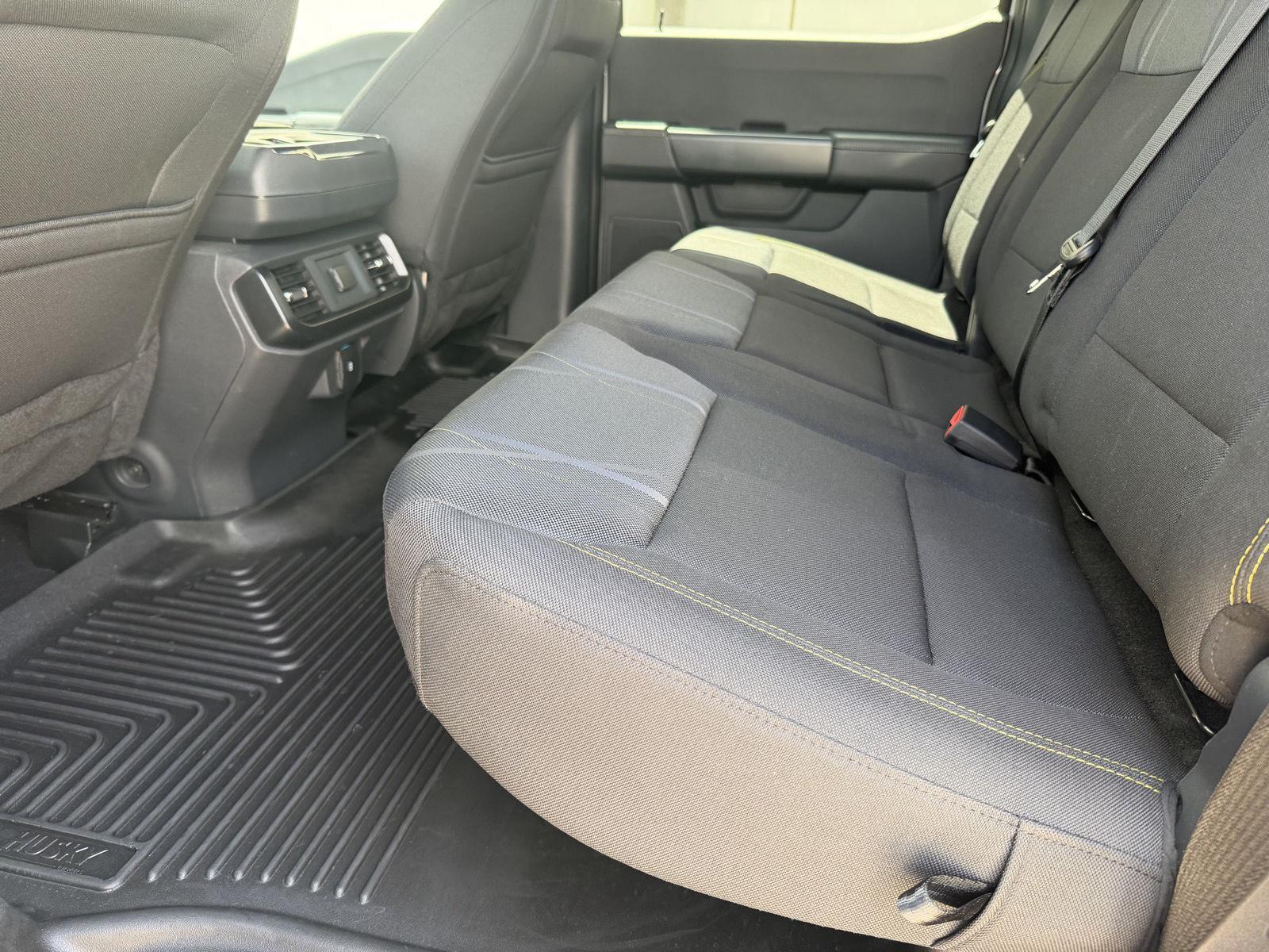 Vehicle photo 17