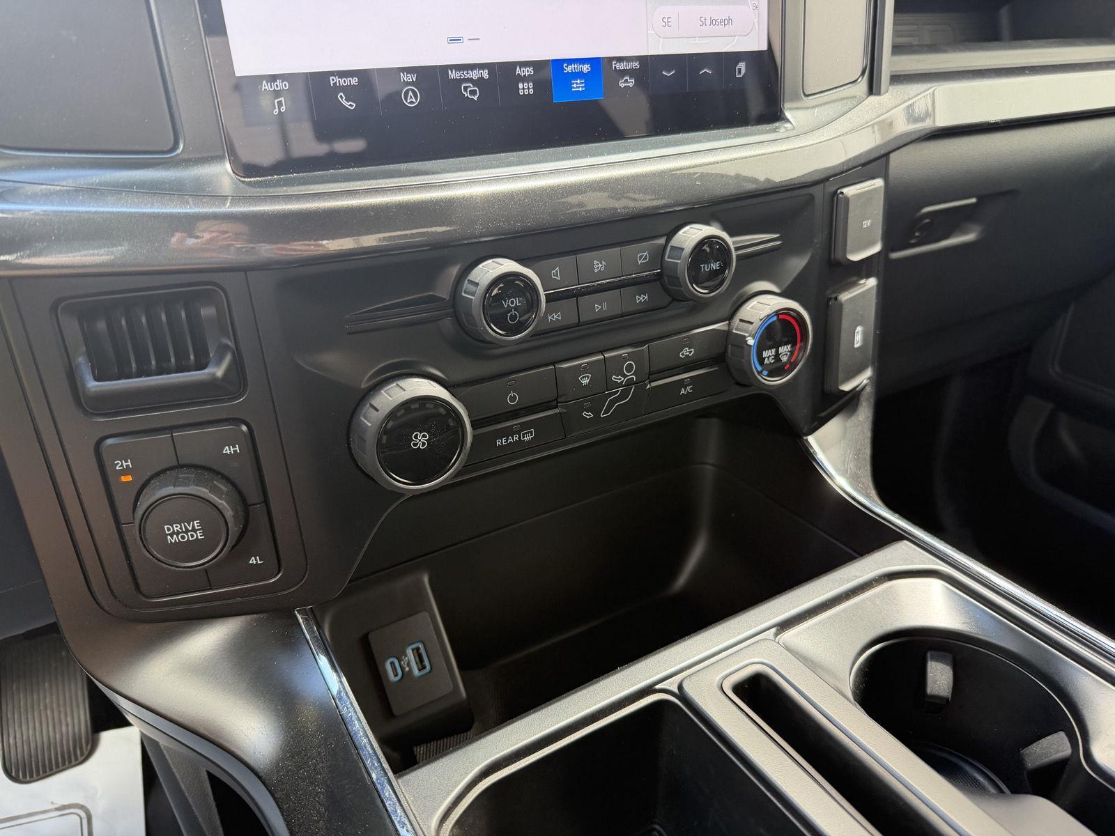 Vehicle photo 24
