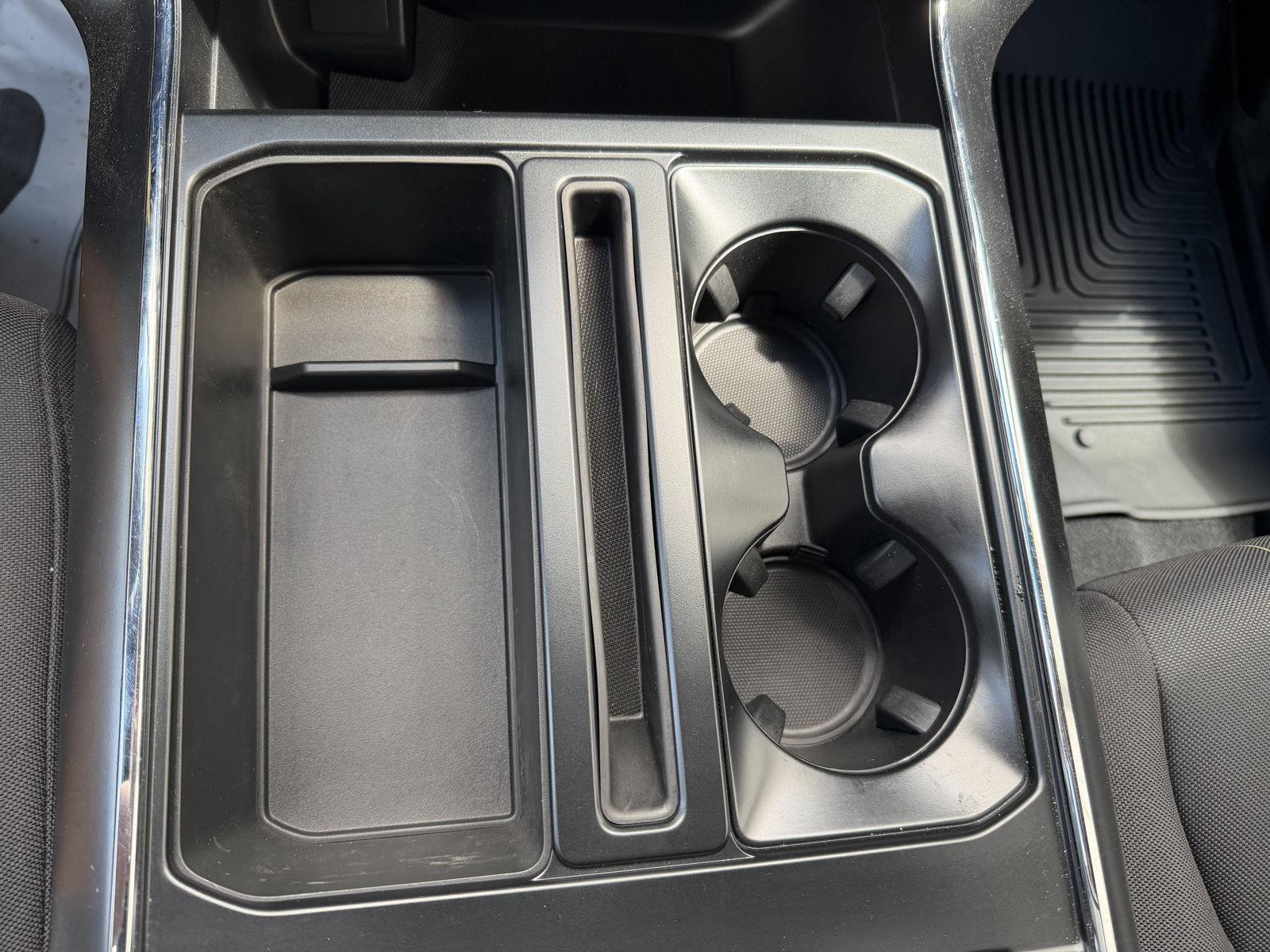 Vehicle photo 25