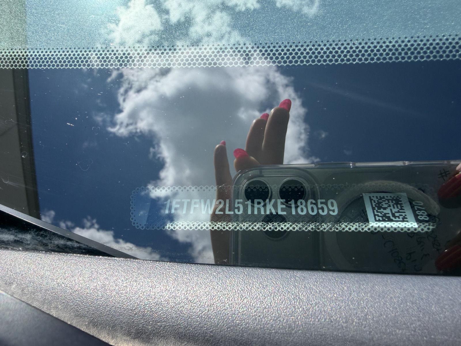 Vehicle photo 27