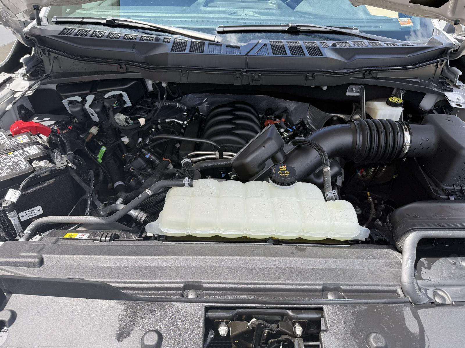 Vehicle photo 30