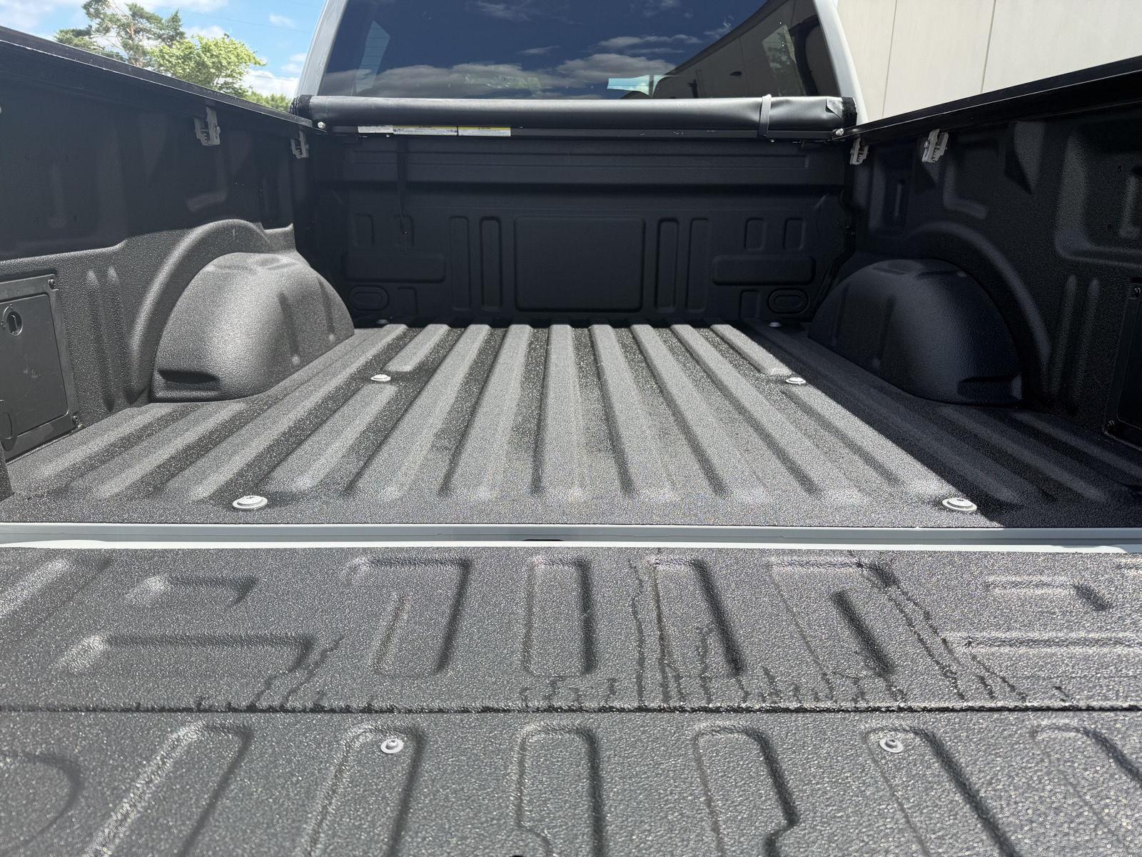 Vehicle photo 31