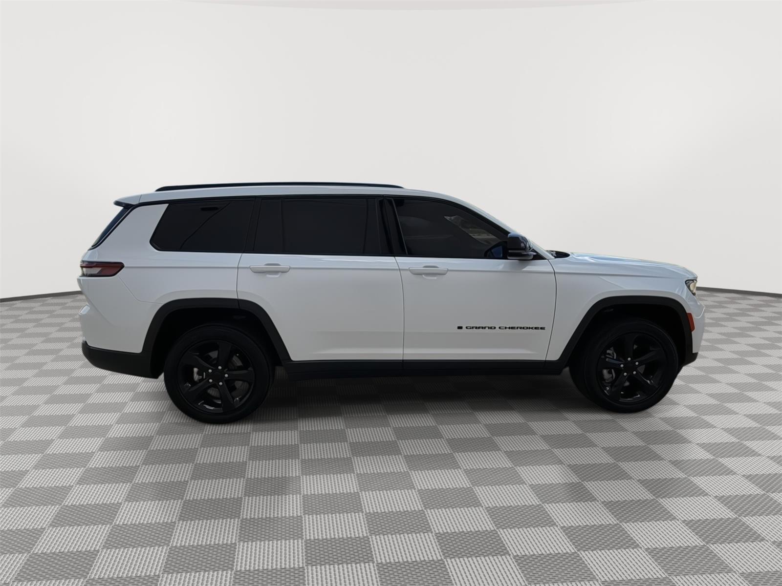 Vehicle photo 4