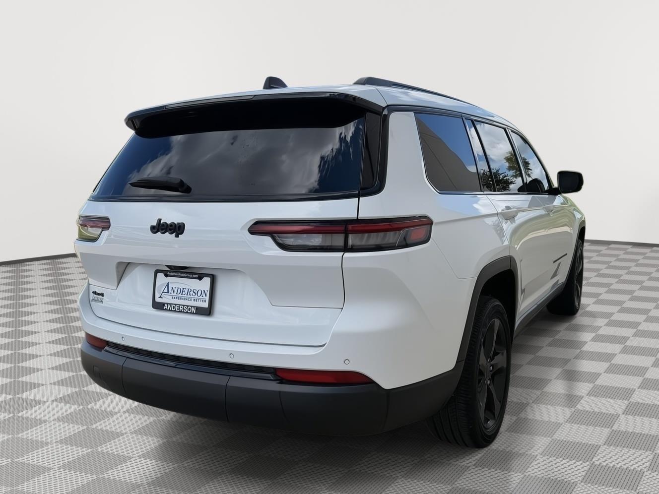 Vehicle photo 5