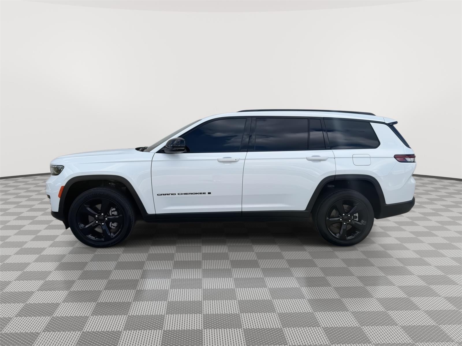Vehicle photo 8