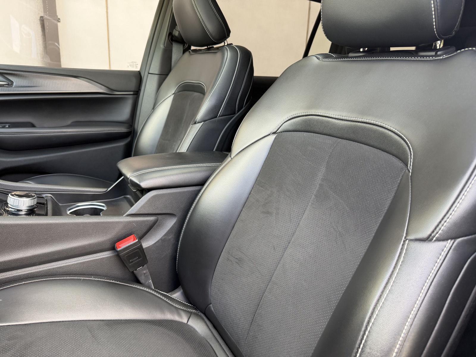 Vehicle photo 13