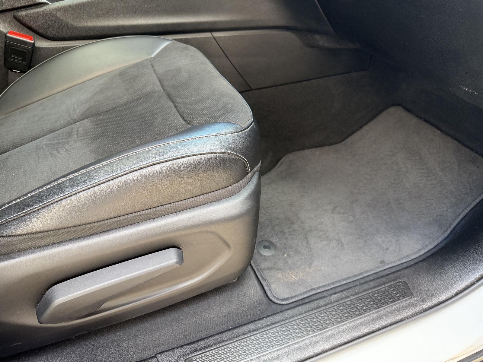 Vehicle photo 16