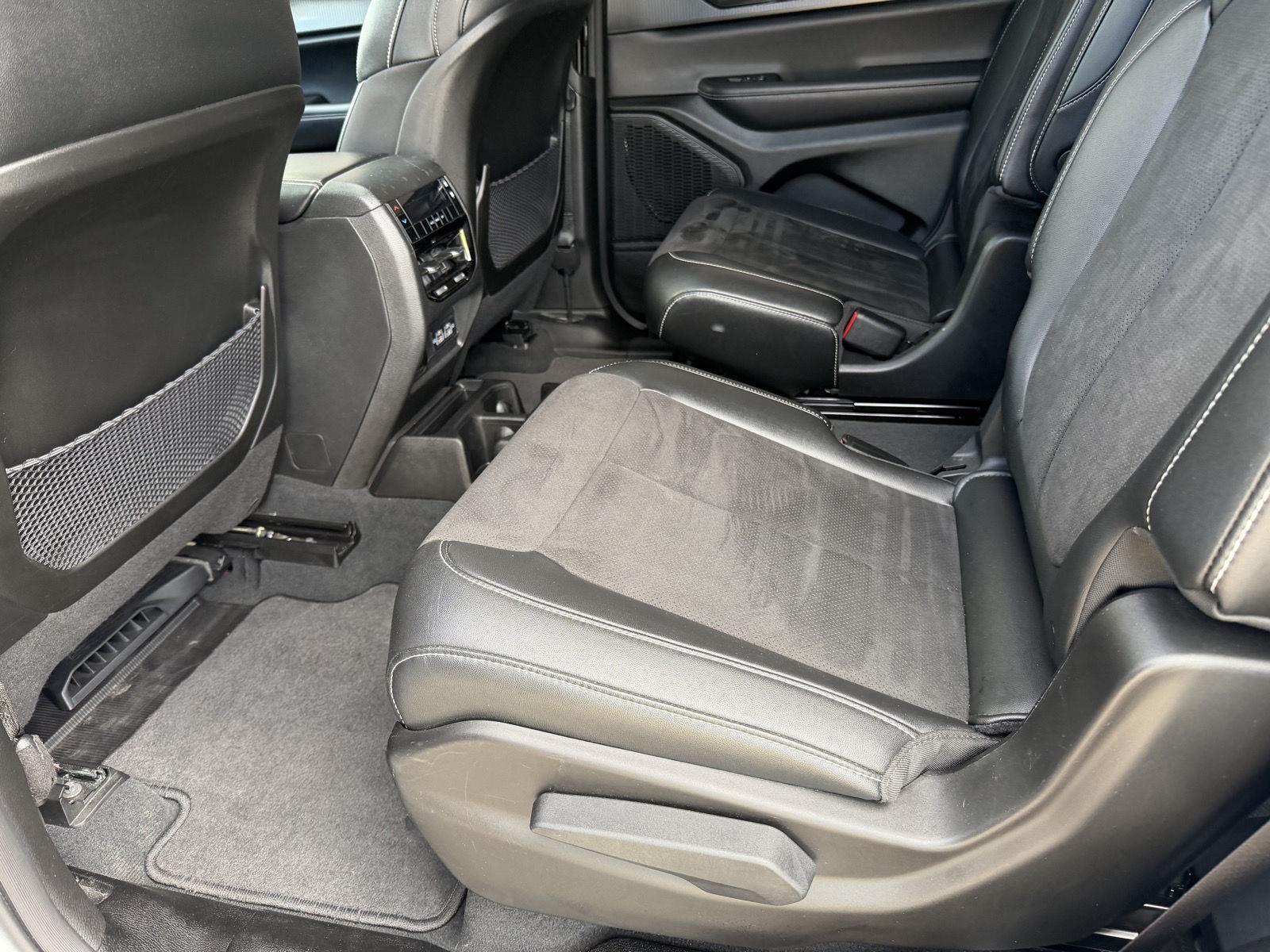 Vehicle photo 17
