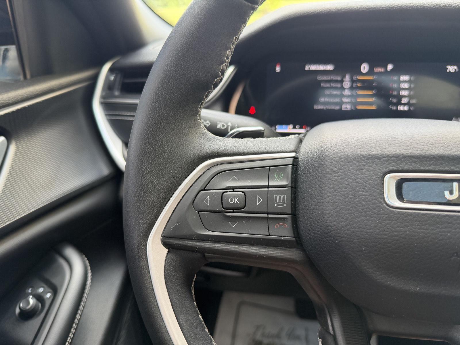 Vehicle photo 19