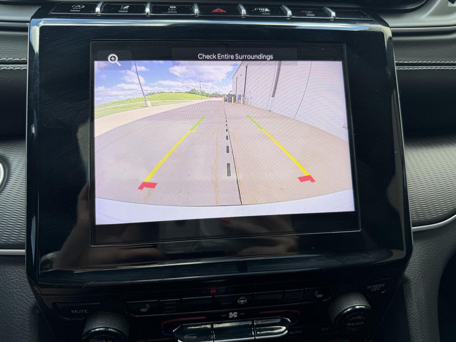 Vehicle photo 22