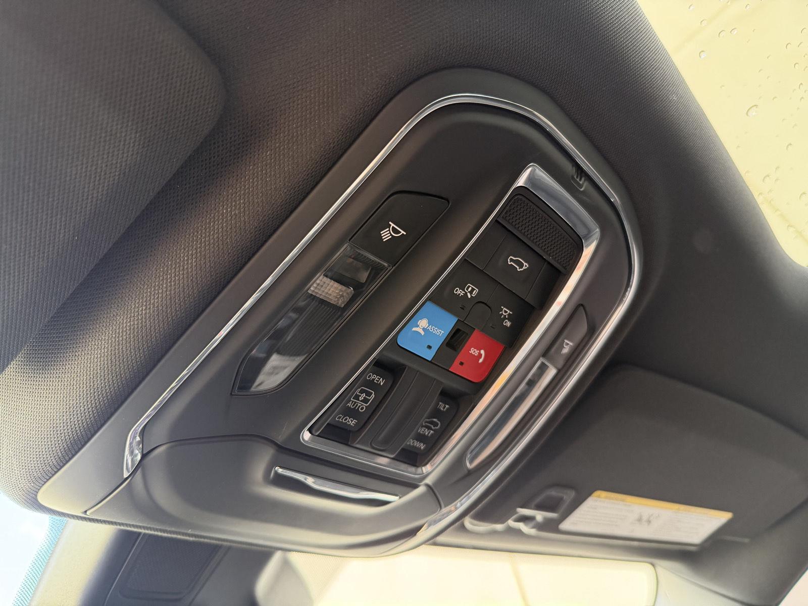 Vehicle photo 24