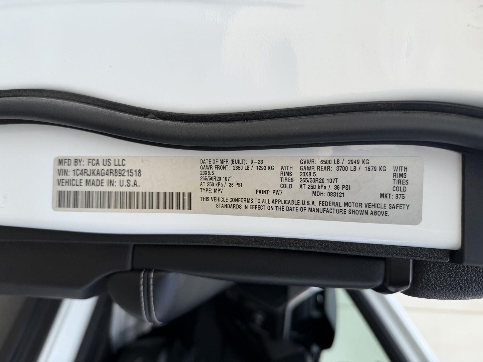 Vehicle photo 26