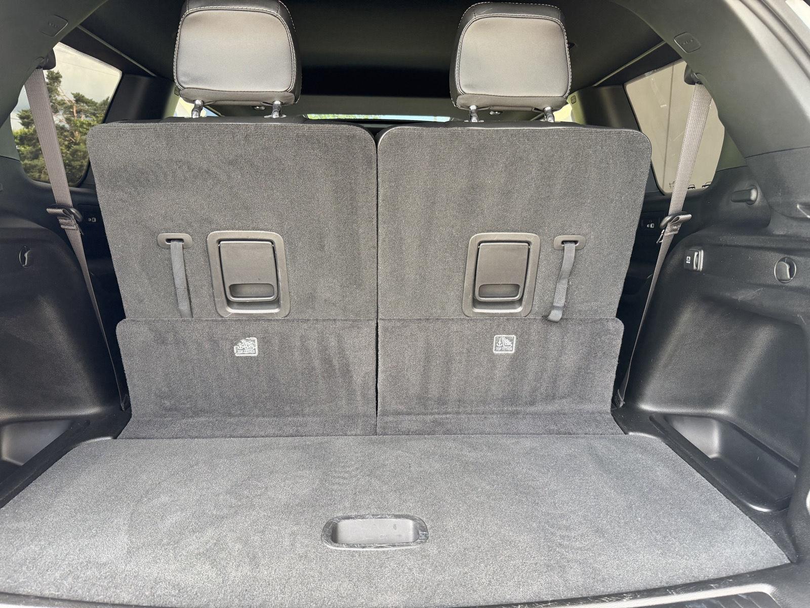 Vehicle photo 29