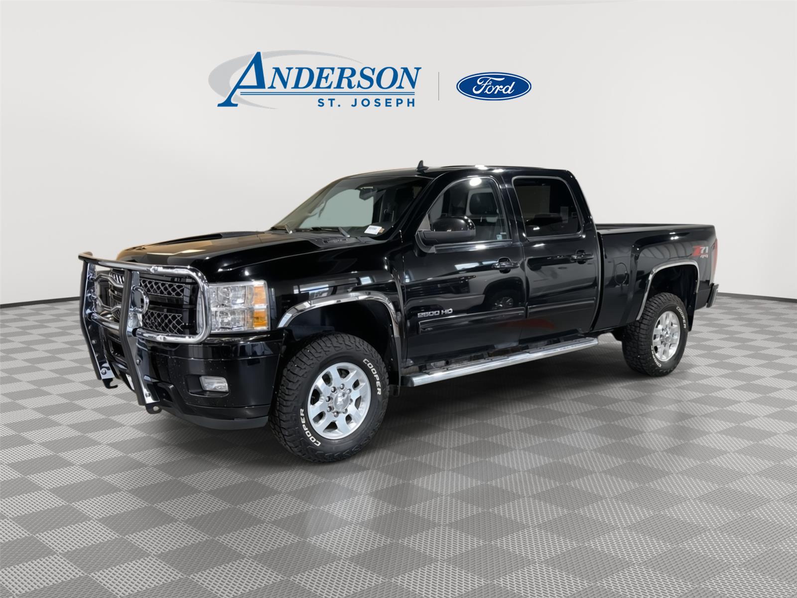 Black 2013 Chevrolet Silverado 2500HD Pickup Truck Four-Wheel Drive 6-Speed Automatic