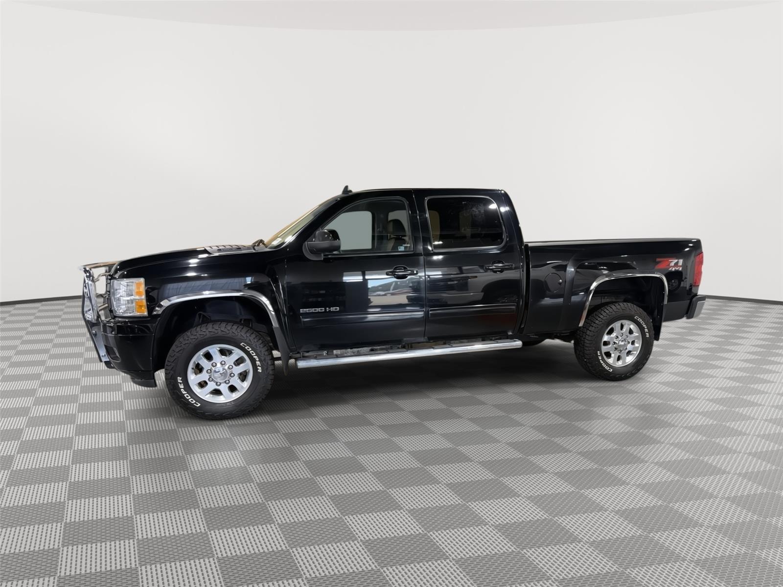 Vehicle photo 2