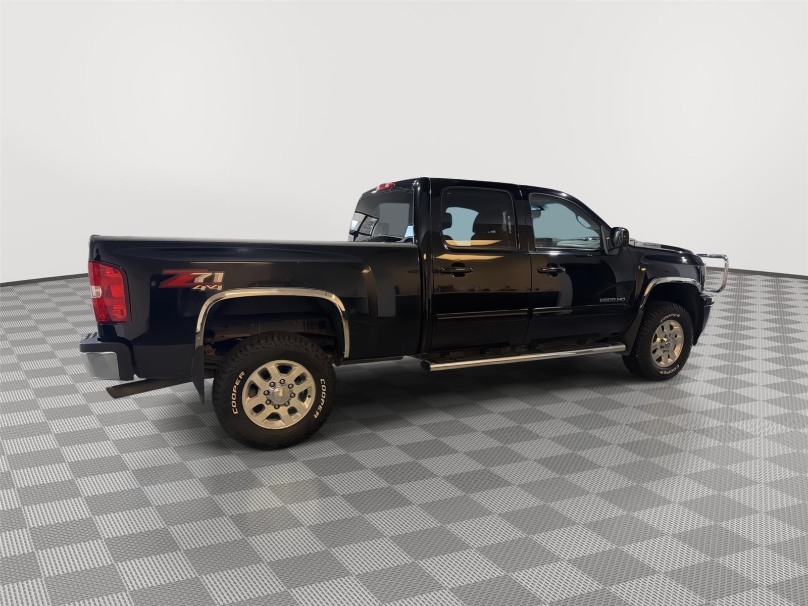 Vehicle photo 6
