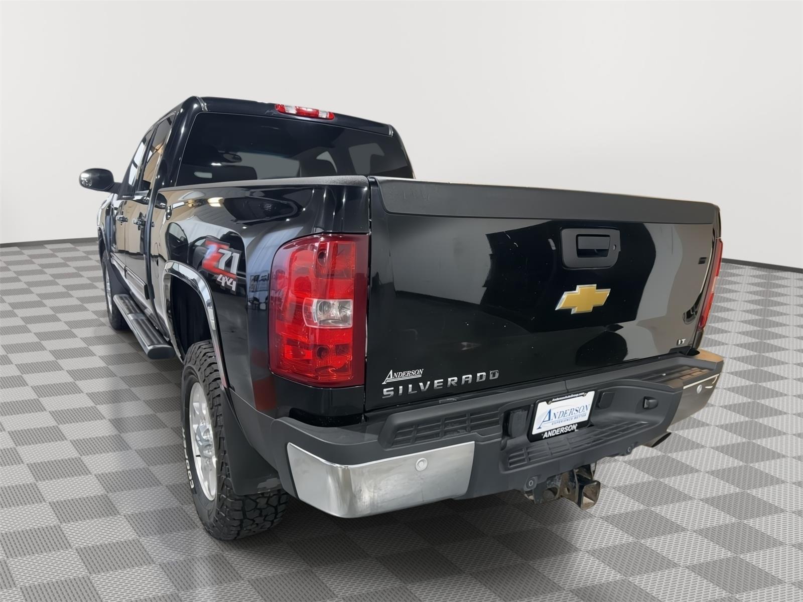 Vehicle photo 9