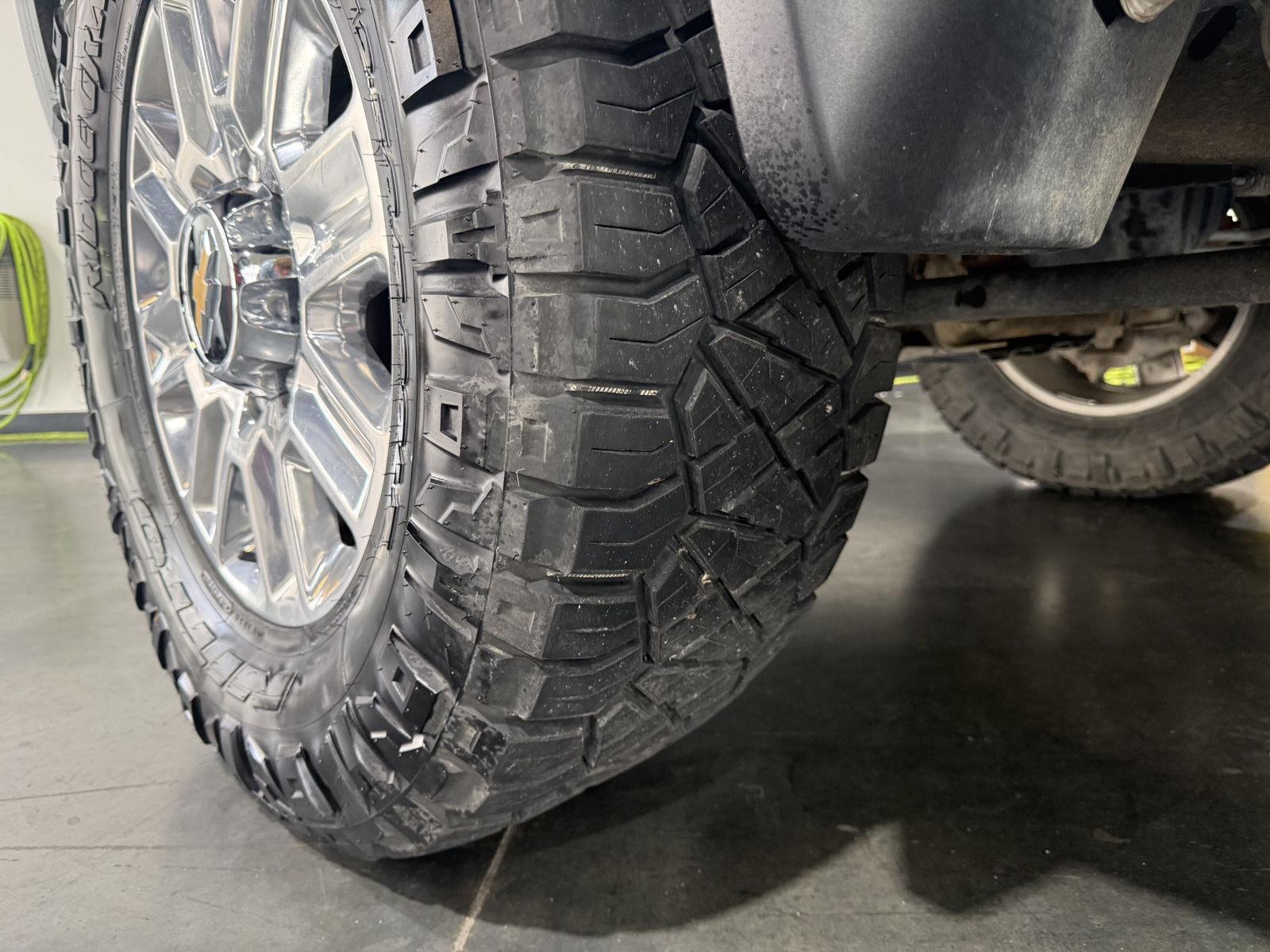 Vehicle photo 13