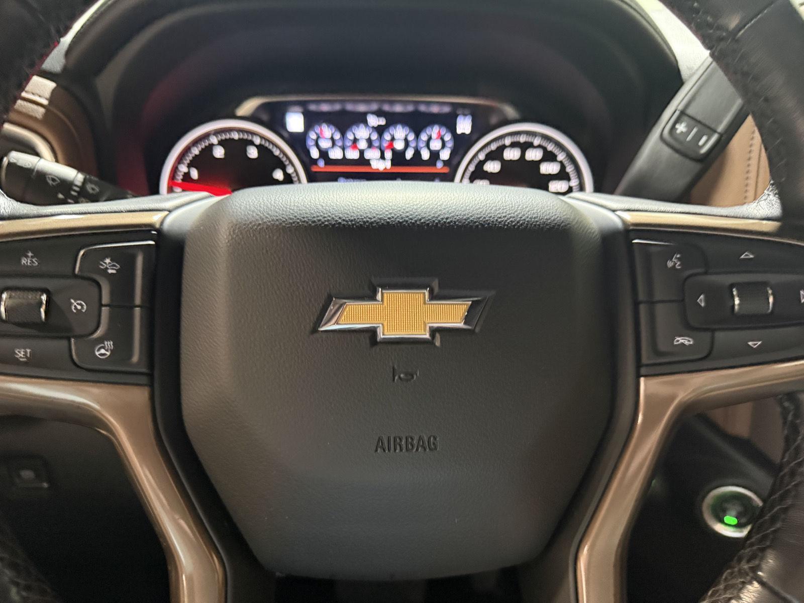 Vehicle photo 15