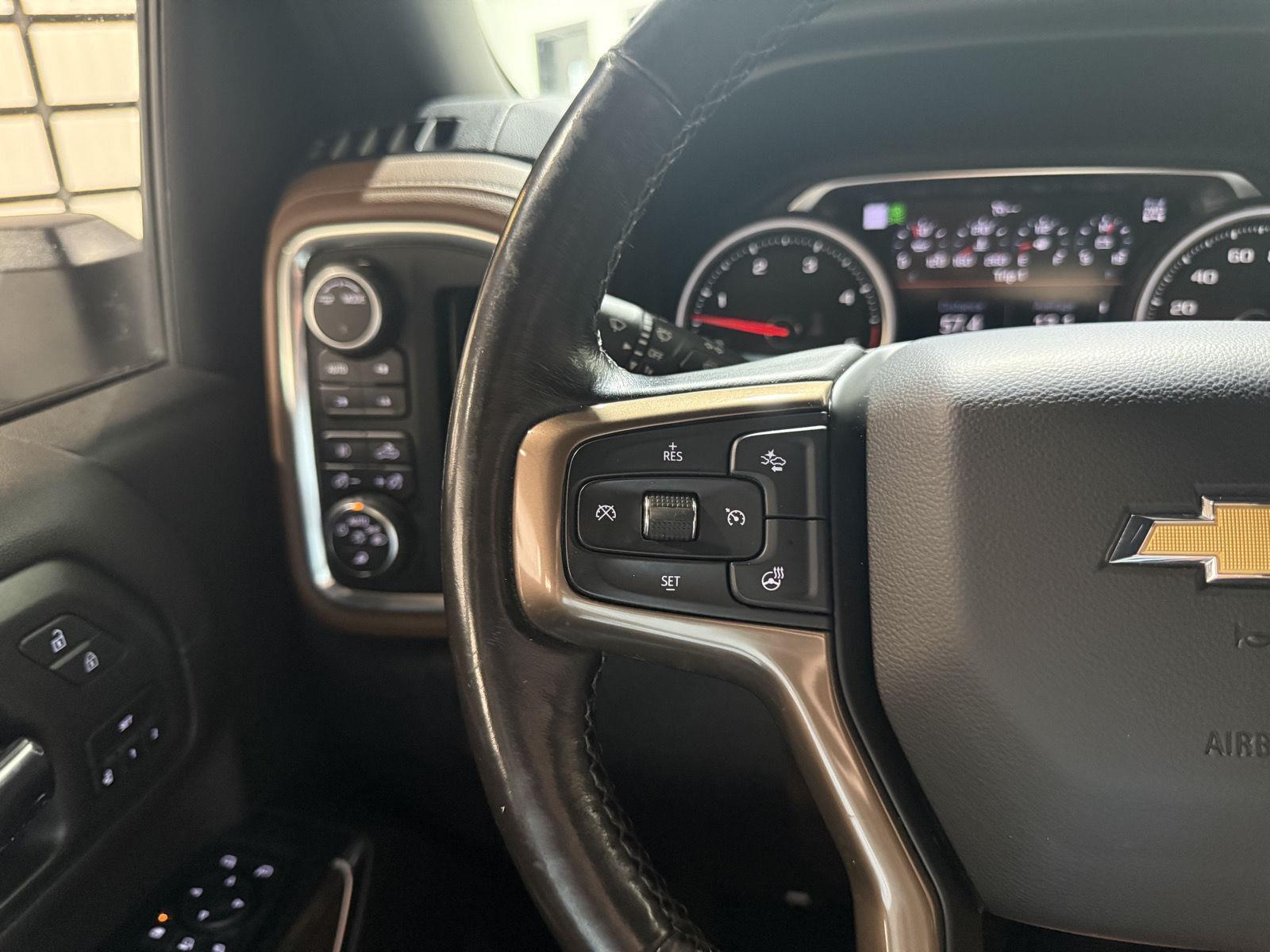 Vehicle photo 16