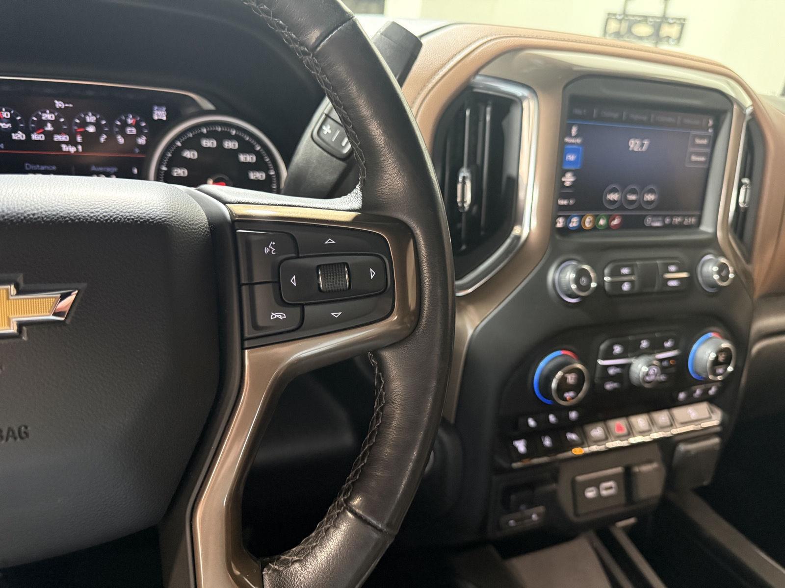 Vehicle photo 17